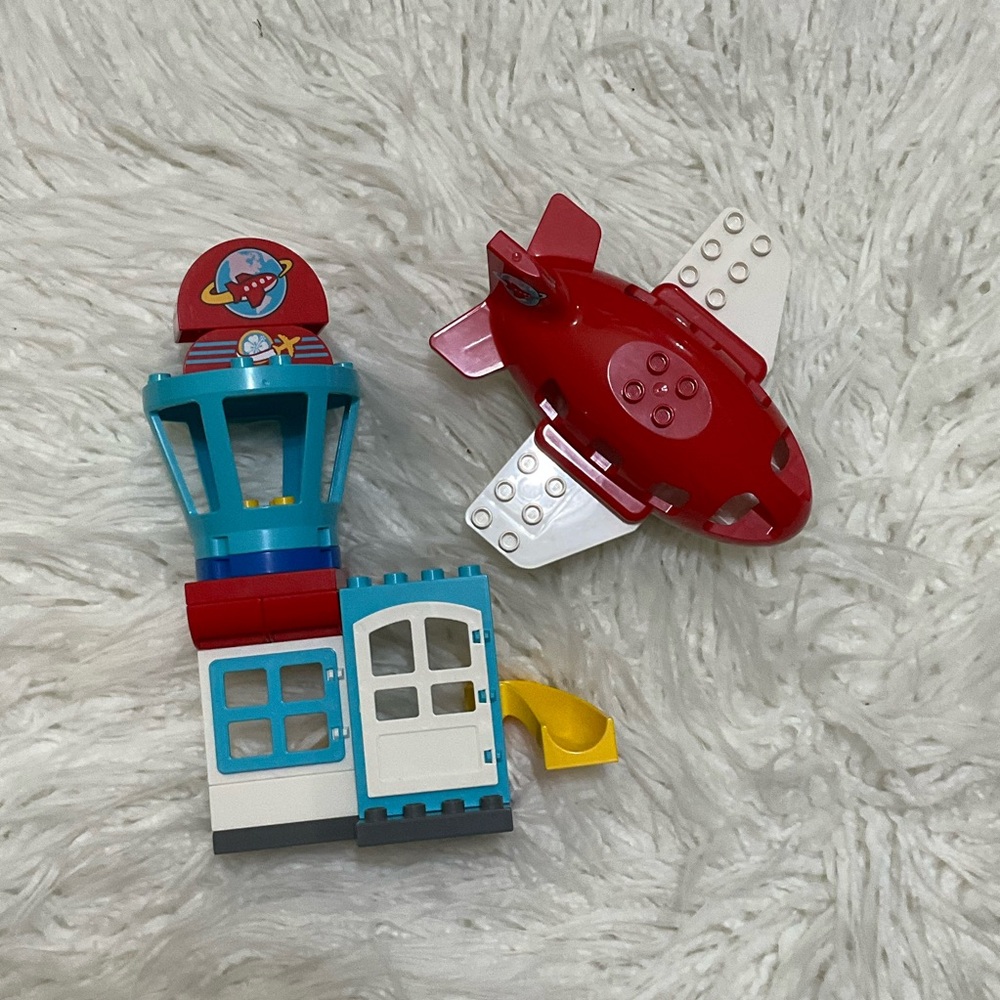 Lego Duplo Plane Passenger AIRPLANE with WHEELS & Around the World Block Cabin.